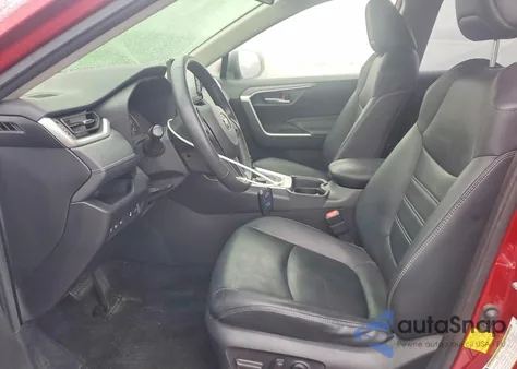 2021 Toyota Rav4 Xle Premium z USA, uszkodzony, nr VIN JTMB6RFV5MD013050